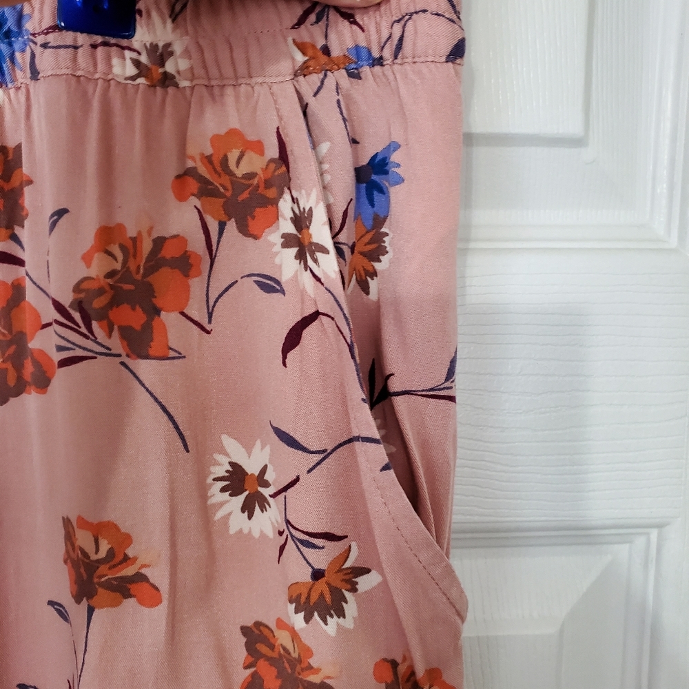 Jessica Simpson Floral Knit Cropped Pants/Capris - Picture 5 of 13